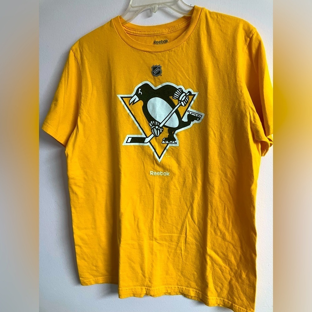 Reebok Men’s Pittsburgh Penguins T-Shirt, Medium, Orangish-Yellow/Black//White